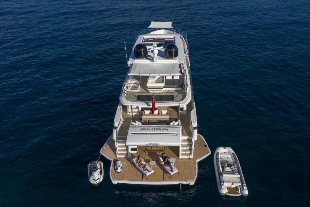pearl yacht 95 avec annexe et jet ski